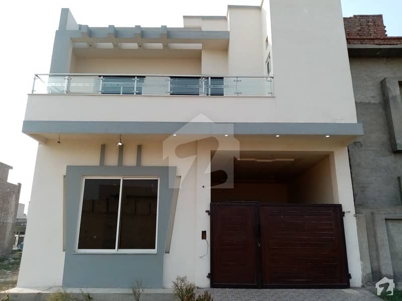 4 Marla House In Central Satiana Road For Sale