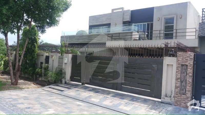 1 Kanal Modern Designed House Is Available For Sale In DHA
