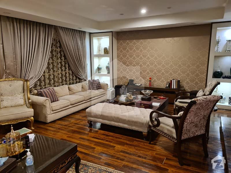 کلفٹن کراچی میں 7 کمروں کا 2 کنال مکان 17.5 کروڑ میں برائے فروخت۔