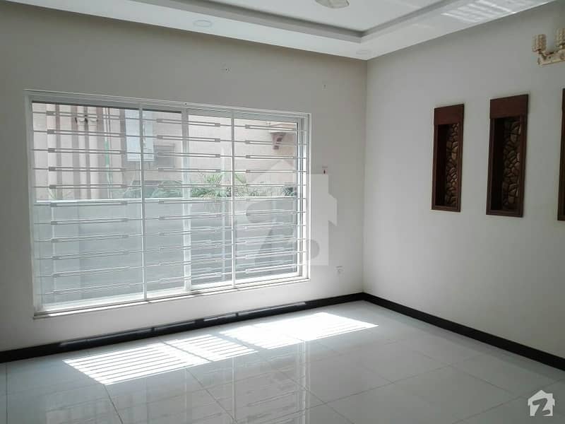 10 Marla House Available For Rent In D-12