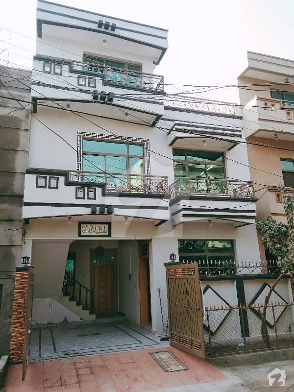 A Beautiful Design 5 MARLA  Double Story ARCHITECT DESIGNED HOUSE FOR SALE
Location:
Airport Housing Society Rawalpindi Sector 4
Facilities:
Separate entrance and meter for both portions. 
Water Boring, Electricity, Gas And Water Supply Available 
Ov