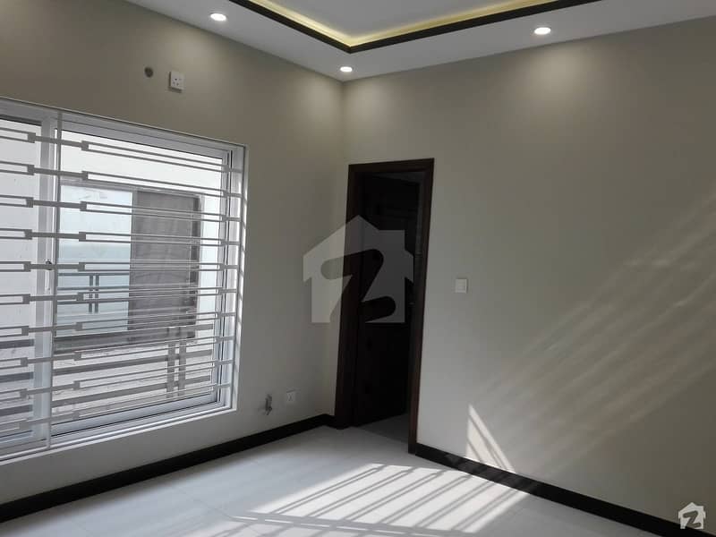 1100 Square Feet Flat For Sale In G-11 1100 Square Feet Flat For Sale In G-11