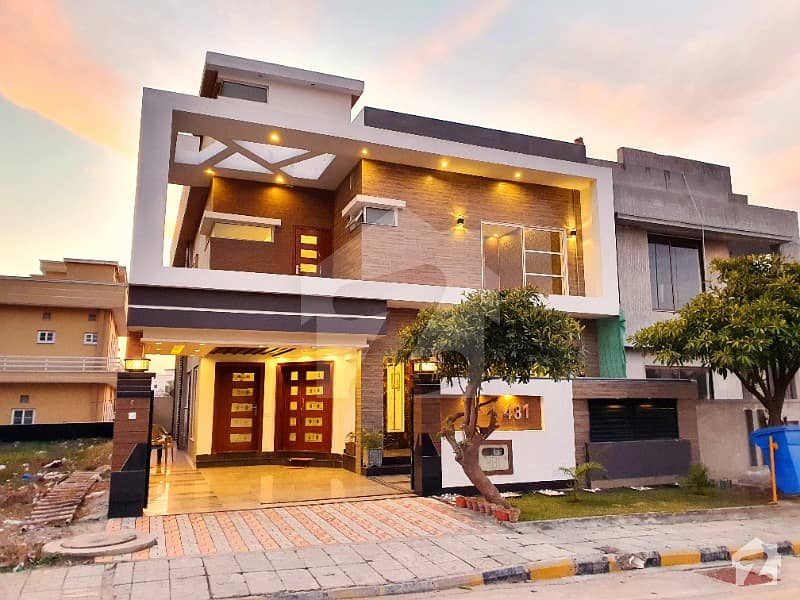 بحریہ ٹاؤن فیز 8 بحریہ ٹاؤن راولپنڈی راولپنڈی میں 5 کمروں کا 11 مرلہ مکان 2.55 کروڑ میں برائے فروخت۔