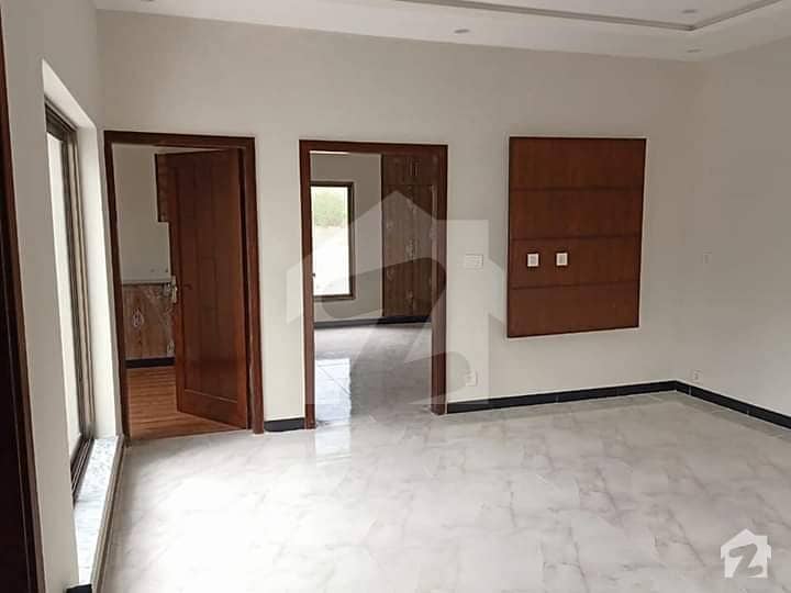 بحریہ ٹاؤن سفاری ولاز بحریہ ٹاؤن سیکٹر B بحریہ ٹاؤن لاہور میں 2 کمروں کا 5 مرلہ مکان 78 لاکھ میں برائے فروخت۔