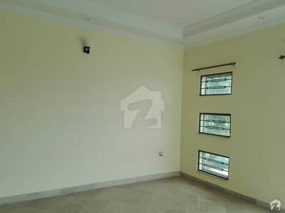 Ideally Located House For Rent In Commercial Market Available