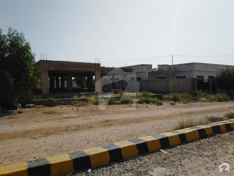 گلشن۔اے۔شہباز ہاؤسنگ سکیم کراچی - حیدرآباد موٹر وے جامشورو میں 3 کمروں کا 1 کنال مکان 50 لاکھ میں برائے فروخت۔