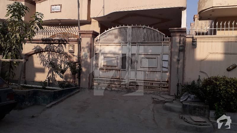 400 Sq Yds House For Sale  In Kaneez Fatima Block 1
