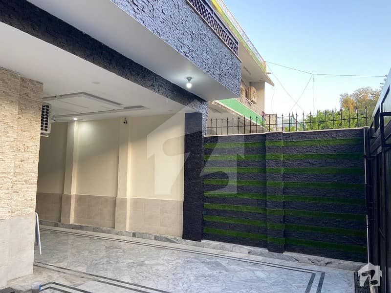 10 Marla 6 Bedroom House For Sale