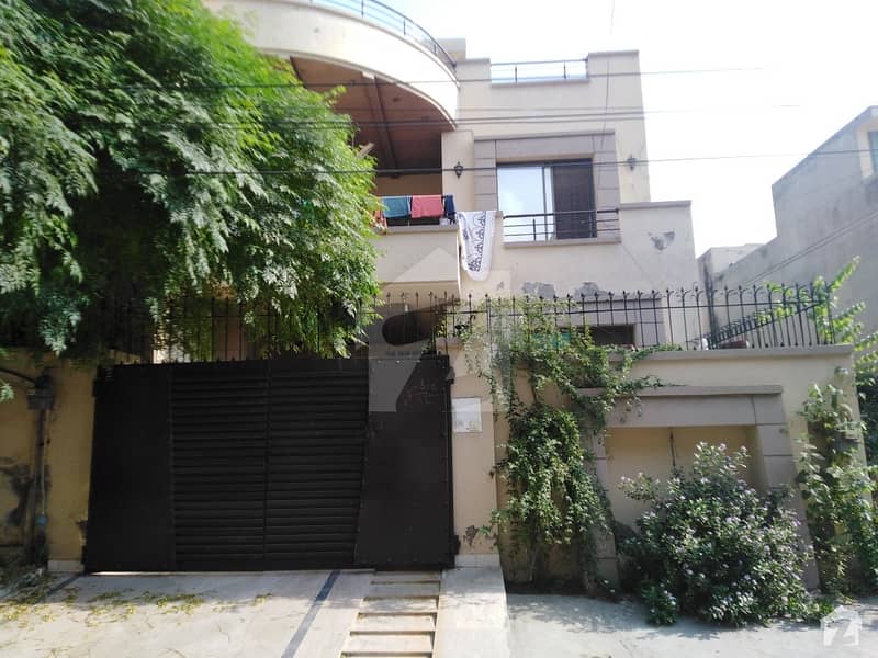 7.5 Marla House In Central Johar Town For Sale