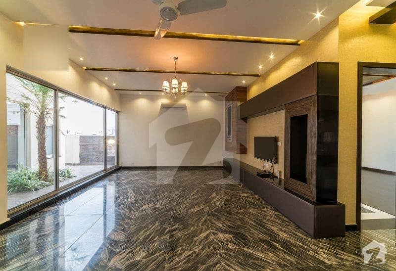 1 KANAL LUXURIOUS FULL HOUSE FOR RENT IN PHASE 5