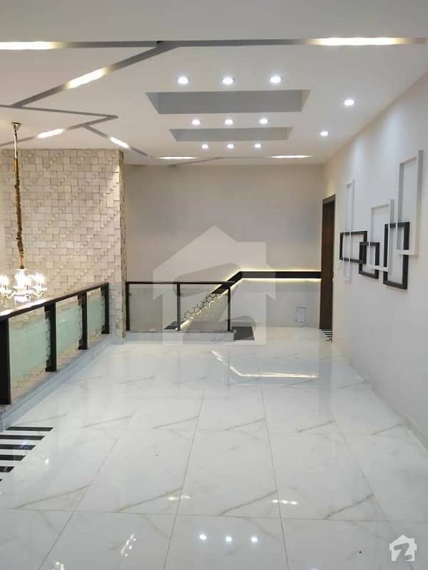 واپڈا سٹی فیصل آباد میں 4 کمروں کا 10 مرلہ مکان 80 ہزار میں کرایہ پر دستیاب ہے۔