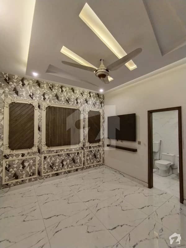کینال بینک ہاؤسنگ سکیم لاہور میں 3 کمروں کا 5 مرلہ مکان 1.69 کروڑ میں برائے فروخت۔