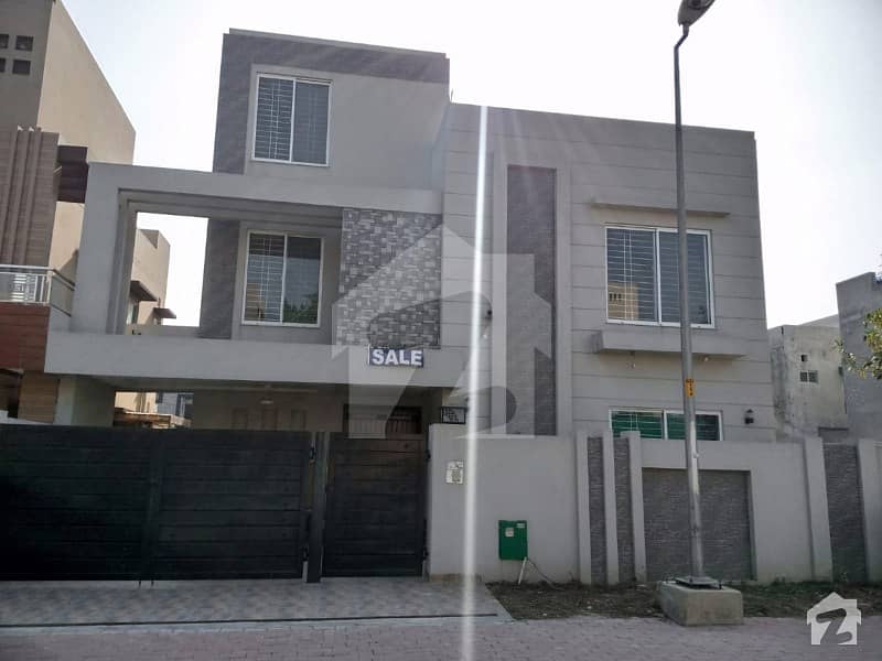 بحریہ ٹاؤن گلبہار بلاک بحریہ ٹاؤن سیکٹر سی بحریہ ٹاؤن لاہور میں 5 کمروں کا 10 مرلہ مکان 2.4 کروڑ میں برائے فروخت۔