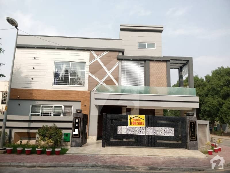بحریہ ٹاؤن گلبہار بلاک بحریہ ٹاؤن سیکٹر سی بحریہ ٹاؤن لاہور میں 5 کمروں کا 12 مرلہ مکان 3.1 کروڑ میں برائے فروخت۔