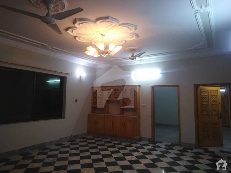 حیات آباد فیز 2 - جے3 حیات آباد فیز 2 حیات آباد پشاور میں 7 کمروں کا 10 مرلہ مکان 3.3 کروڑ میں برائے فروخت۔