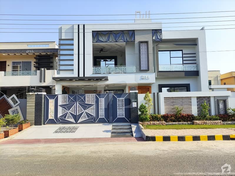 1 Kanal House Available For Sale In DC Colony