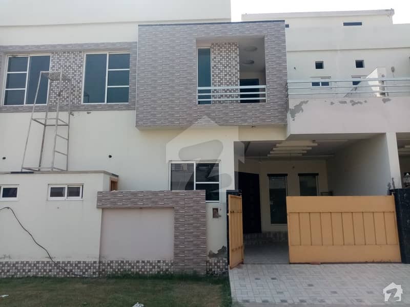 5 Marla House In Satiana Road Is Available