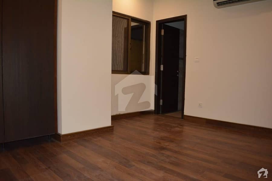 In G-15 1233 Square Feet Flat For Sale