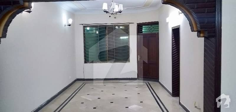 جی ۔ 14/4 جی ۔ 14 اسلام آباد میں 6 کمروں کا 10 مرلہ مکان 3.25 کروڑ میں برائے فروخت۔