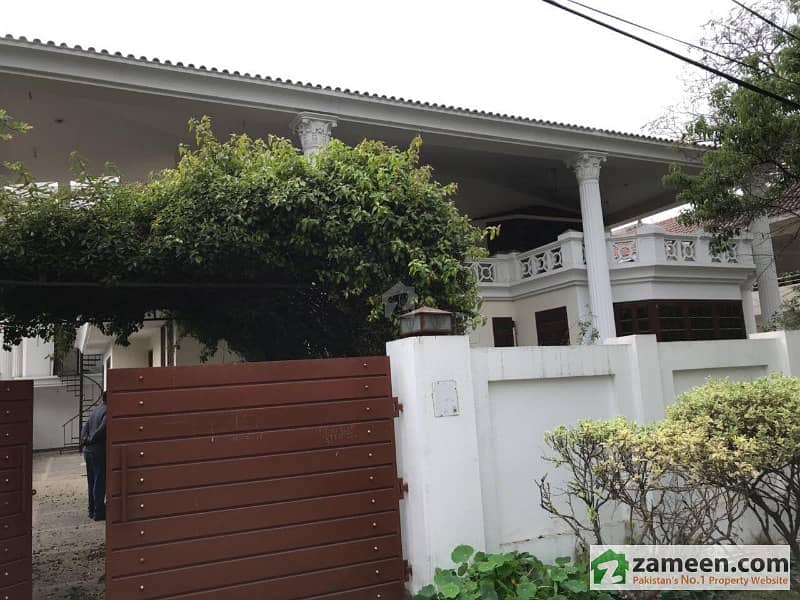 32 Marla Corner 05 Bed With Basement Old General Villa In Sarwar Colony