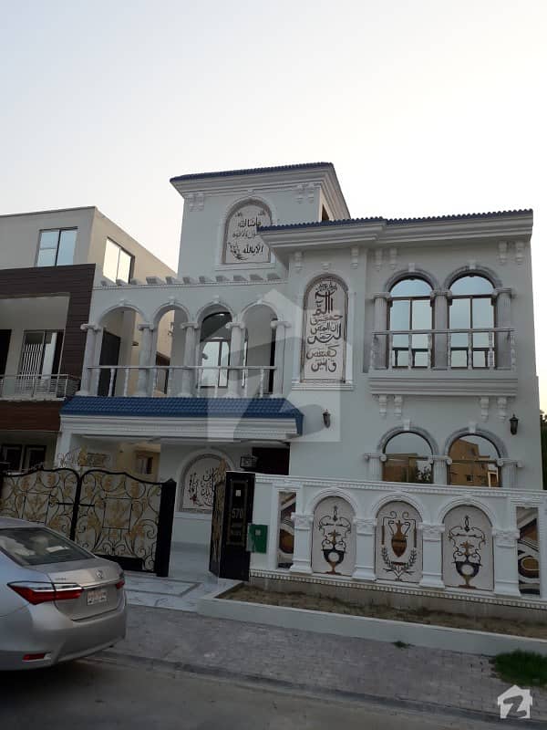5 Month Used 10 Marla Spanish House Available In Sector E Bahria Town Lahore