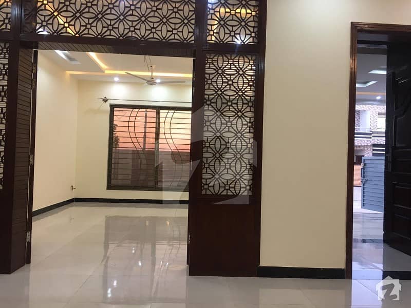 فیصل ٹاؤن - ایف ۔ 18 اسلام آباد میں 5 کمروں کا 8 مرلہ مکان 1.95 کروڑ میں برائے فروخت۔