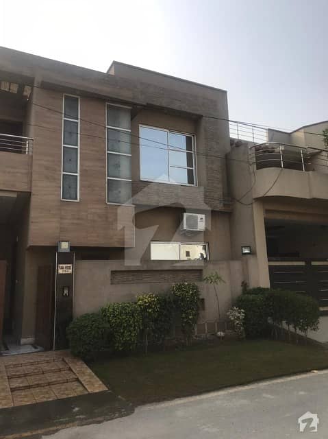 ماڈل سٹی ون کینال روڈ فیصل آباد میں 4 کمروں کا 7 مرلہ مکان 1.75 کروڑ میں برائے فروخت۔