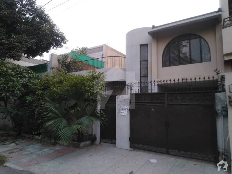 Perfect 2250  Square Feet Upper Portion In Township For Rent
