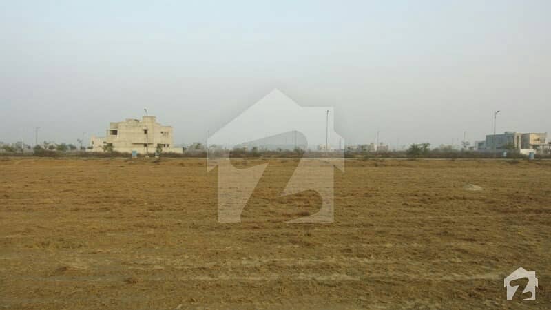 PRIME LOCATION LOW BUDGET PRICE PLOT 7 Y BLOCK FOR SALE