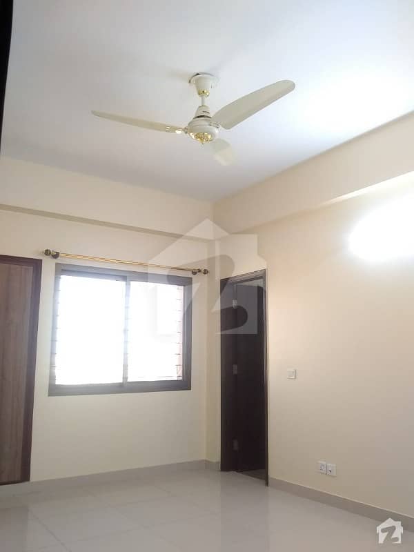 کلفٹن ۔ بلاک 8 کلفٹن کراچی میں 2 کمروں کا 5 مرلہ فلیٹ 2.35 کروڑ میں برائے فروخت۔