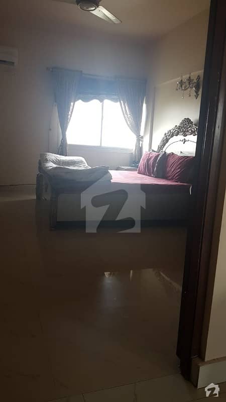 شاہراہِ فیصل کراچی میں 3 کمروں کا 11 مرلہ فلیٹ 3 کروڑ میں برائے فروخت۔