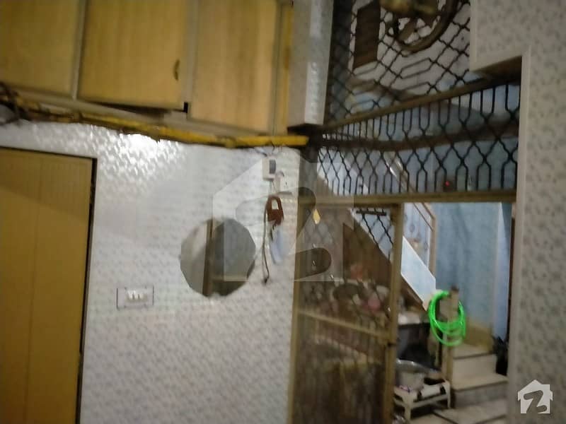 گلشنِ راوی لاہور میں 5 کمروں کا 4 مرلہ مکان 1.2 کروڑ میں برائے فروخت۔