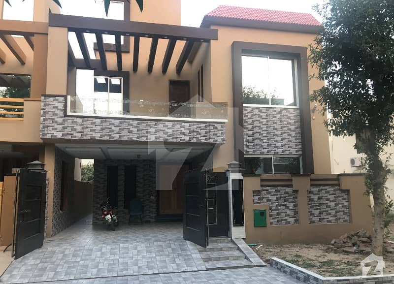 A nicely build 8 Marla Brand New House is available for sale in Bahria Town Lahore