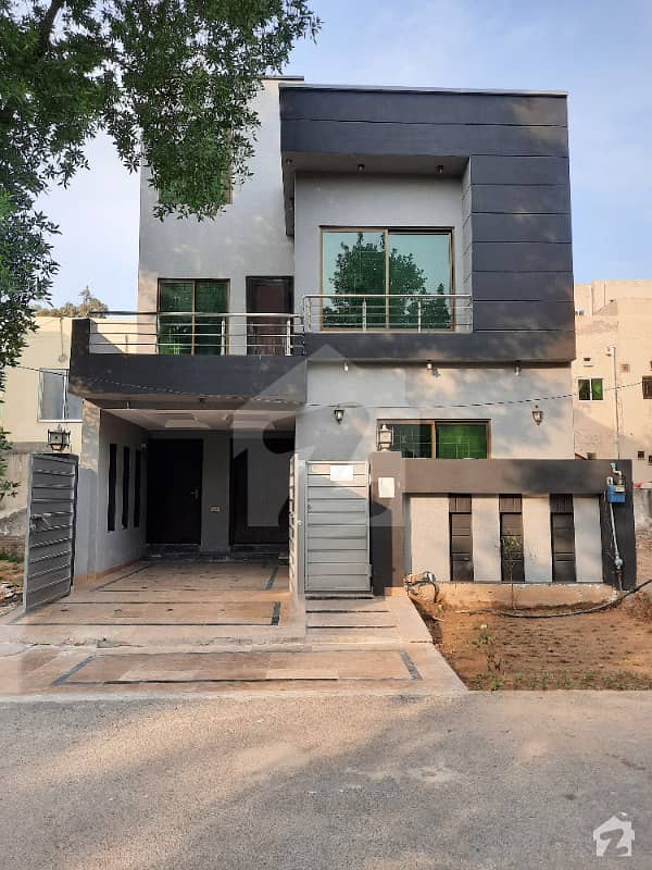 Facing Park 5 Marla slightly used house in BB Block Bahria town