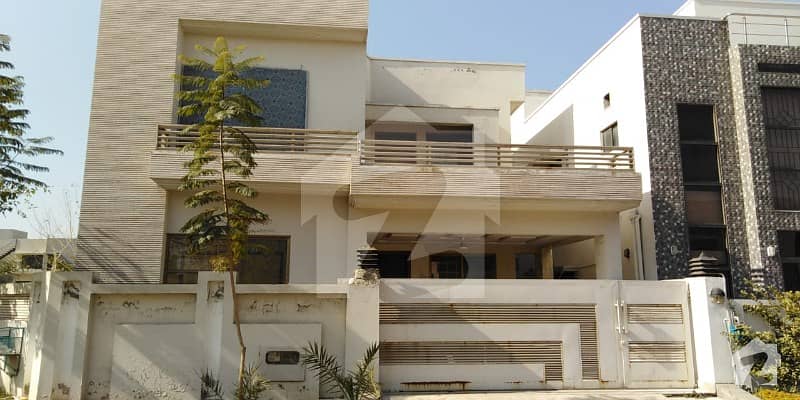 12 Marla Beautiful Corner House For Rent At Prime Location