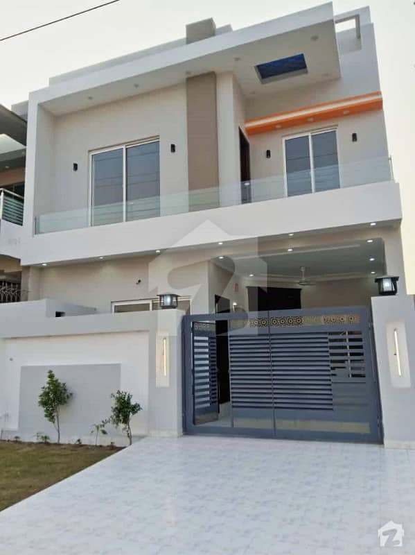 5 Marla Brand New Bungalow For Sale In Formanities Society