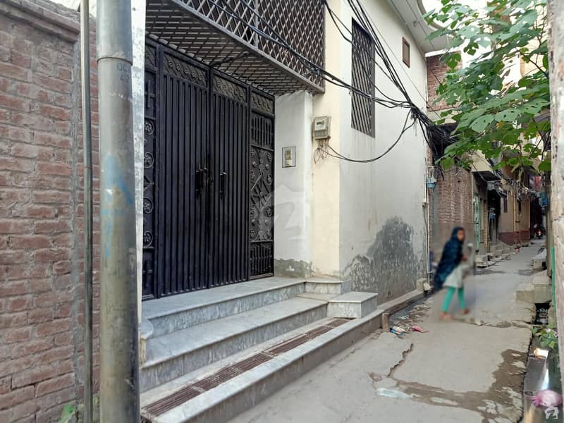 بخشو پورہ گجرات میں 5 کمروں کا 6 مرلہ مکان 1.2 کروڑ میں برائے فروخت۔