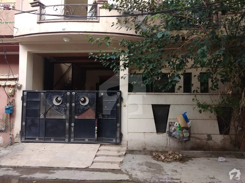 Ideally Located House Of 5 Marla Is Available For Sale In Punjab Coop Housing - Block D