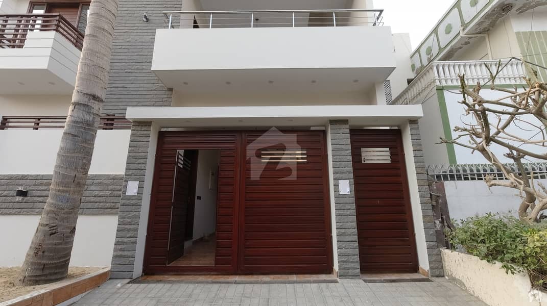 240 Square Yards House In Gulshan-e-Iqbal Town For Sale