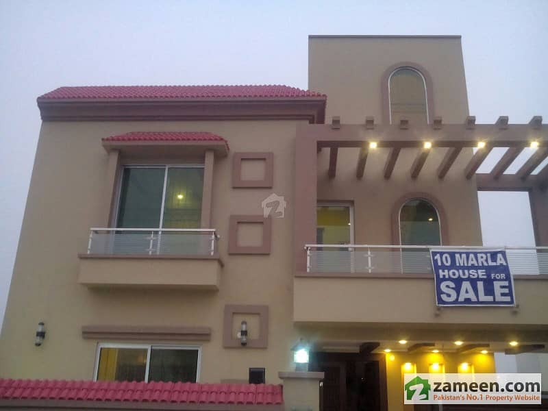 Brand new 10 marla beautiful  house for sale in CC block bahria town