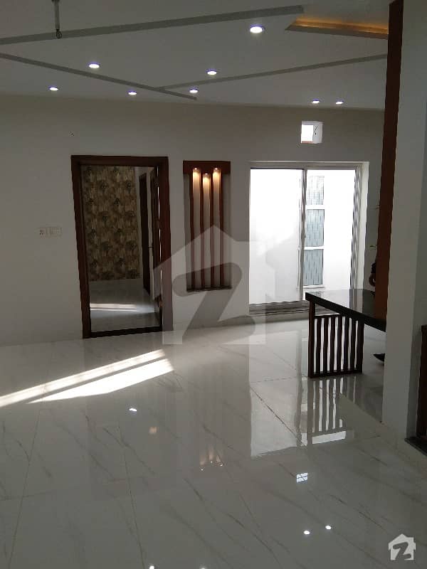 ماڈل سٹی ون کینال روڈ فیصل آباد میں 4 کمروں کا 5 مرلہ مکان 1.05 کروڑ میں برائے فروخت۔