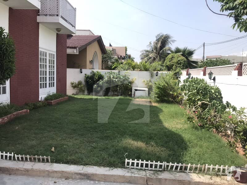 dha defence phase vi 500 yards 4 bedroom compact house available for rent