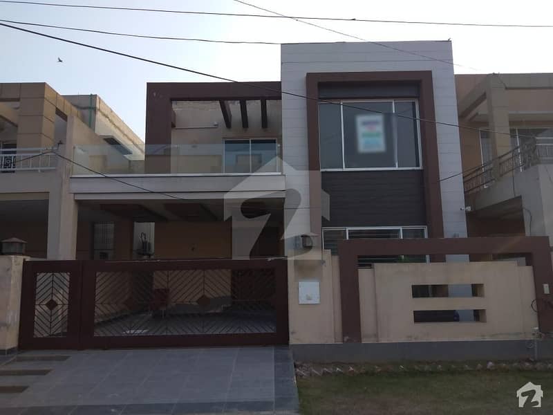ڈیوائن گارڈنز ۔ بلاک سی ڈیوائن گارڈنز لاہور میں 4 کمروں کا 10 مرلہ مکان 2.3 کروڑ میں برائے فروخت۔