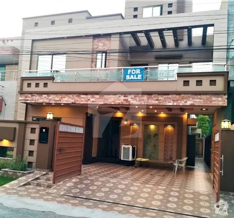 واپڈا ٹاؤن لاہور میں 5 کمروں کا 10 مرلہ مکان 2.85 کروڑ میں برائے فروخت۔