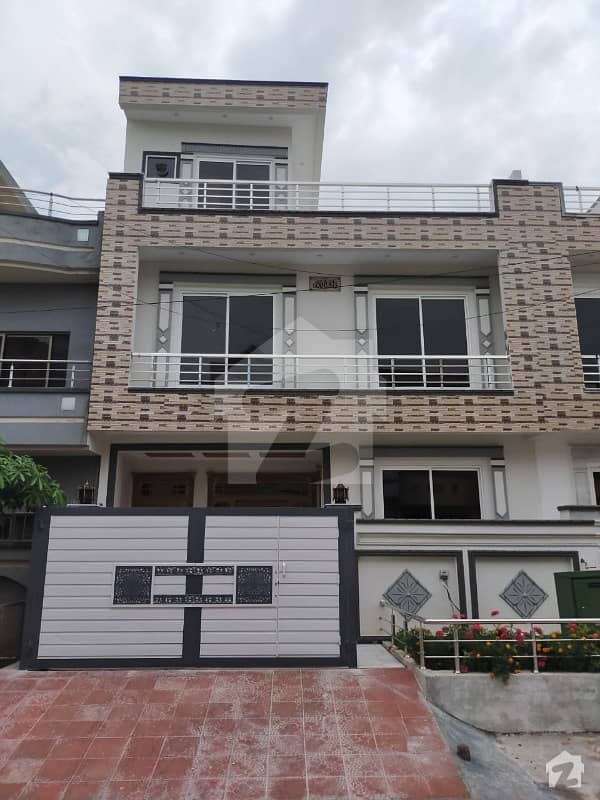 House Of 1000 Square Feet For Sale In G13