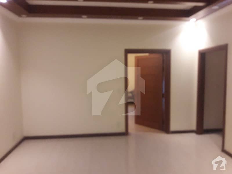 Ideally Located Flat Of 1609  Square Feet Is Available For Sale In Lahore