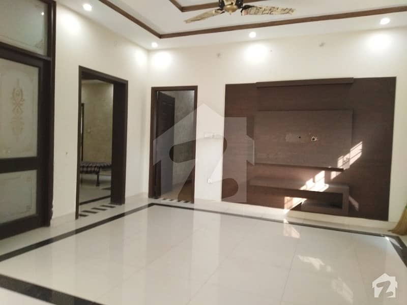 بحریہ ٹاؤن سیکٹر B بحریہ ٹاؤن لاہور میں 4 کمروں کا 9 مرلہ مکان 65 ہزار میں کرایہ پر دستیاب ہے۔
