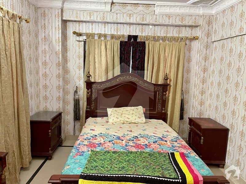 کلفٹن کراچی میں 1 کمرے کا 2 مرلہ کمرہ 15 ہزار میں کرایہ پر دستیاب ہے۔