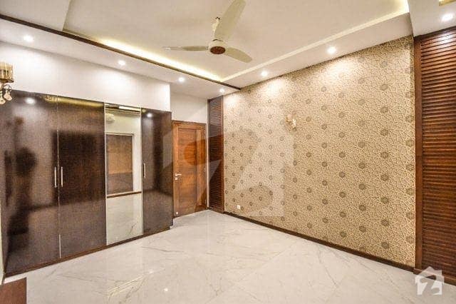 ڈی ایچ اے فیز 6 ڈیفنس (ڈی ایچ اے) لاہور میں 5 کمروں کا 1 کنال مکان 2.25 لاکھ میں کرایہ پر دستیاب ہے۔