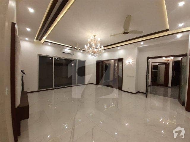 ڈی ایچ اے فیز 6 ڈیفنس (ڈی ایچ اے) لاہور میں 5 کمروں کا 1 کنال مکان 2.25 لاکھ میں کرایہ پر دستیاب ہے۔